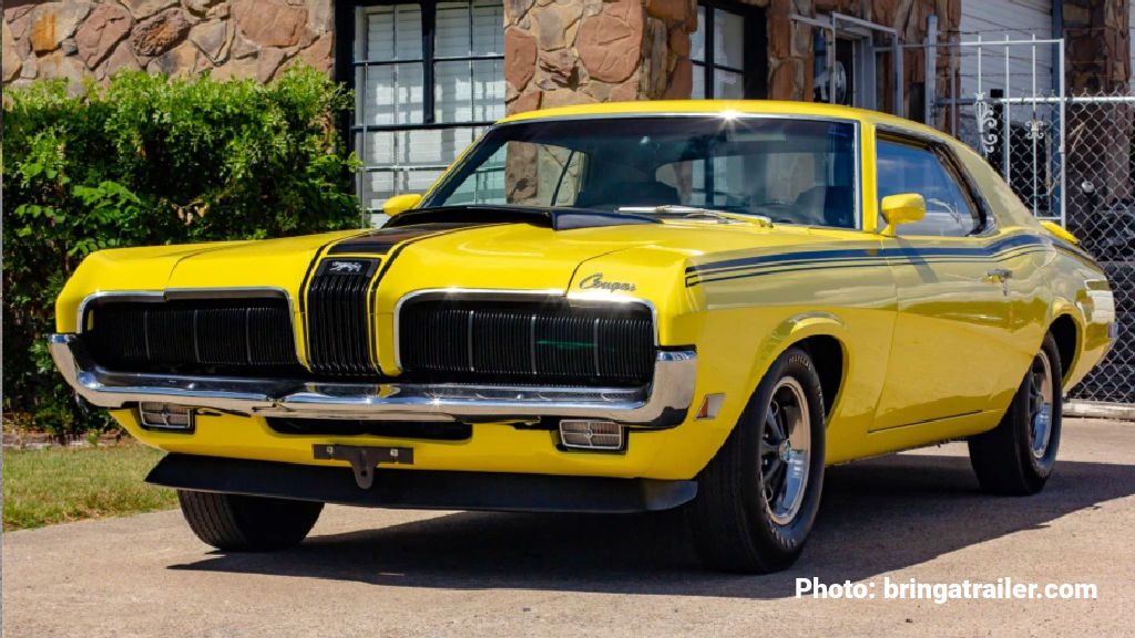 Photo of a yellow 1970 Mercury Cougar Eliminator 428 SCJ American Muscle Car