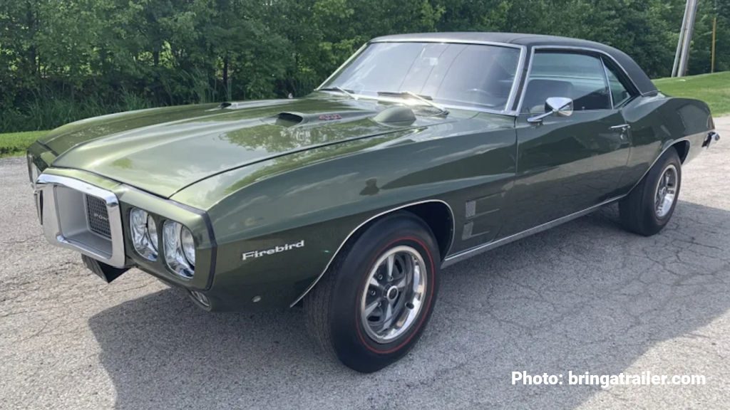 Photo of a Verdoro Green 1969 Firebird